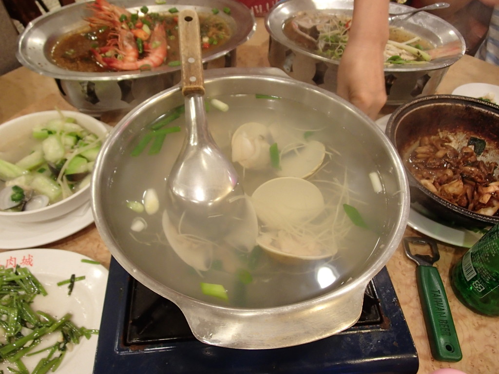 鵝肉城活海鮮のハマグリのスープ