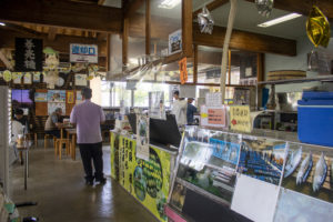 名護漁港_食堂_内観_1